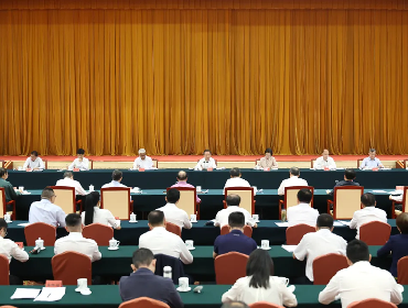 赵龙主持企业座谈会|盈趣科技董事长林松华参加会议